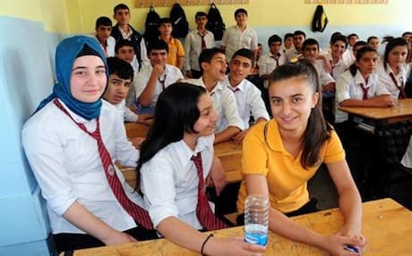 Students at a Diyarbakir high school pose for a photo, October 2013. Photo: AFP 