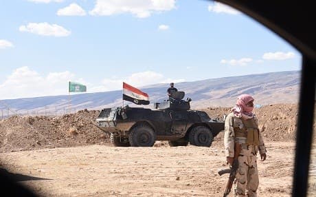 Iraqi army units position themselves between a Kurdish Peshmerga fighter and an area captured by Hashd al-Shaabi in the Shingal region. Photo: Chris Johannes | Rudaw