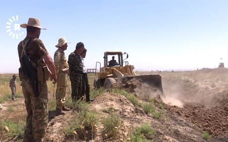 Peshmerga fortify defenses on their frontlines south of Kirkuk. Photo: Rudaw video