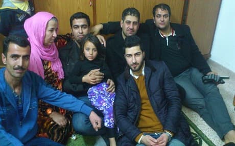 Pêşewa Behlewî di nav malbat û hevalên xwe de