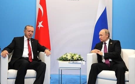 Turkish President Recep Tayyip Erdogan [L] meets with Russian counterpart  Vladimir Putin during the G20 group meeting in June, 2017. Photo: Kremlin