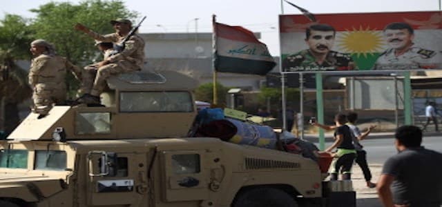Iraqi forces advance towards the center of Kirkuk during an operation against Kurdish Peshmerga forces on October 16, 2017. Iraqi forces seized the Kirkuk governor's office, key military sites and an oil field as they swept across the disputed province following soaring tensions over the independence referendum. Photo: AFP/Ahmad al-Rubaye