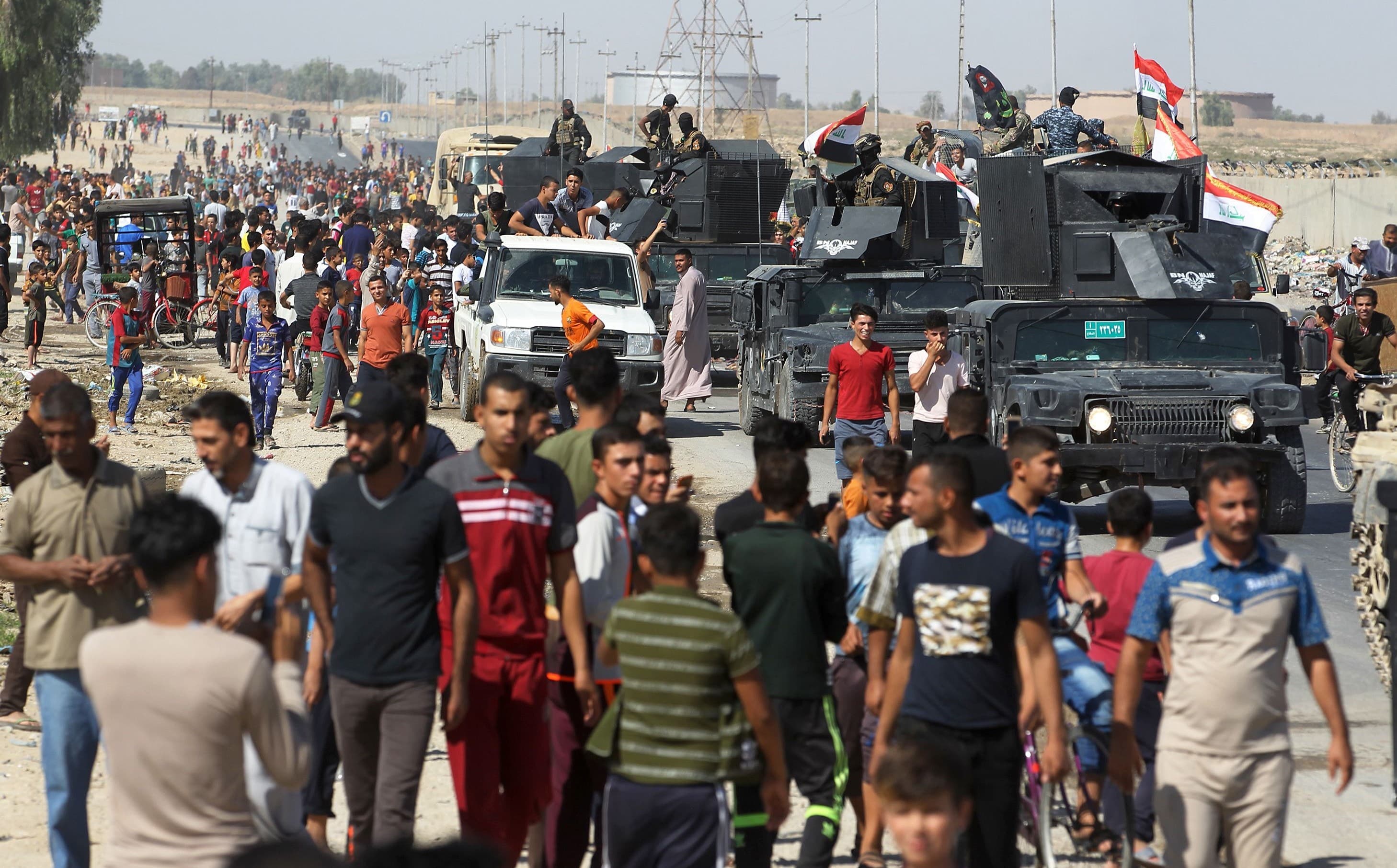 Civilians gather as Iraqi forces arrived in Kirkuk on October 9. Photo: Ahmad al-Rubaye/AFP