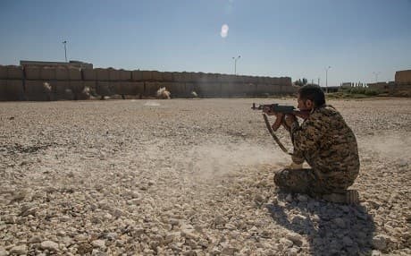 An SDF member trains under the supervision of the the US-led coalition at an undisclosed rifle range in northern Syria on July 31, 2017. Photo: Sgt. Mitchell Ryan | US Army.