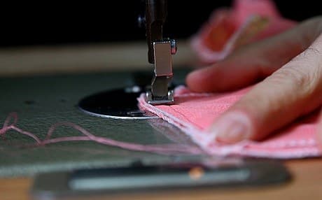 Imported Kurdish clothes sell, as local tailors cite financial crisis