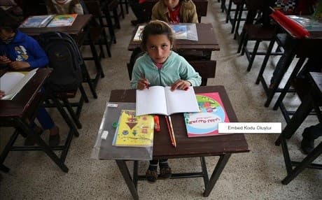 A Syrian girl in Afrin district attends classes on March 26, 2018. Photo: AA