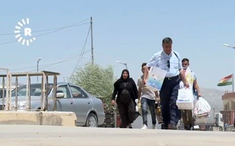 Laden with goods, Kurds return from Iran taking advantage of the country’s falling currency. Photo: Rudaw TV