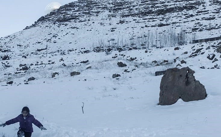 A young girl plays in the snow on Kurdistan Region’s Korek Mountain. Photo: Peshtiwan Rasoul / Rudaw