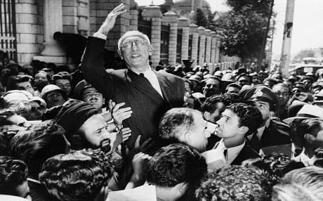 In this September 27, 1951 file photo, Iranian Prime Minister Mohammad Mossadegh rides on the shoulders of cheering crowds in Tehran’s Majlis Square, outside the parliament building, after reiterating his oil nationalization views to his supporters. Photo: AP