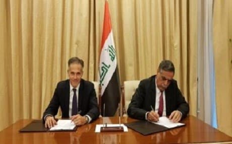 Joe Anis (left), GE Power's president and CEO for the Middle East, and Iraqi Electricity Minister Qassim Mohammed al-Fahdawi (right) meet in Baghdad on October 21, 2018. Photo: Iraqi MoE