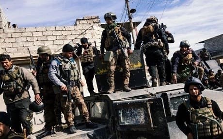 ICTS forces pause on the left bank of the Tigris during the Mosul campaign against ISIS. Photo: Dimitar Dilkoff | AFP
