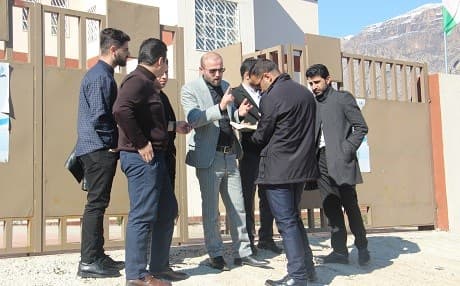 Salim Hassan Abdulqadir, a new graduate but unemployed, speaks to Rudaw’s Mahdi Faraj in Shiladze. Photo: Hevidar Alikhan/Rudaw 