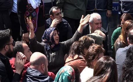 HPD supporters protest in Diyarbakir after the Supreme Electoral Council ordered that individuals sacked by an emergency decree could not take up their posts despite being elected on April 11, 2019. Photo: AFP video