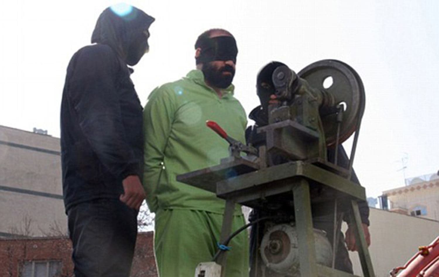 Iranian authorities amputate a man’s fingers with a special guillotine, January 2013. File photo: ISNA