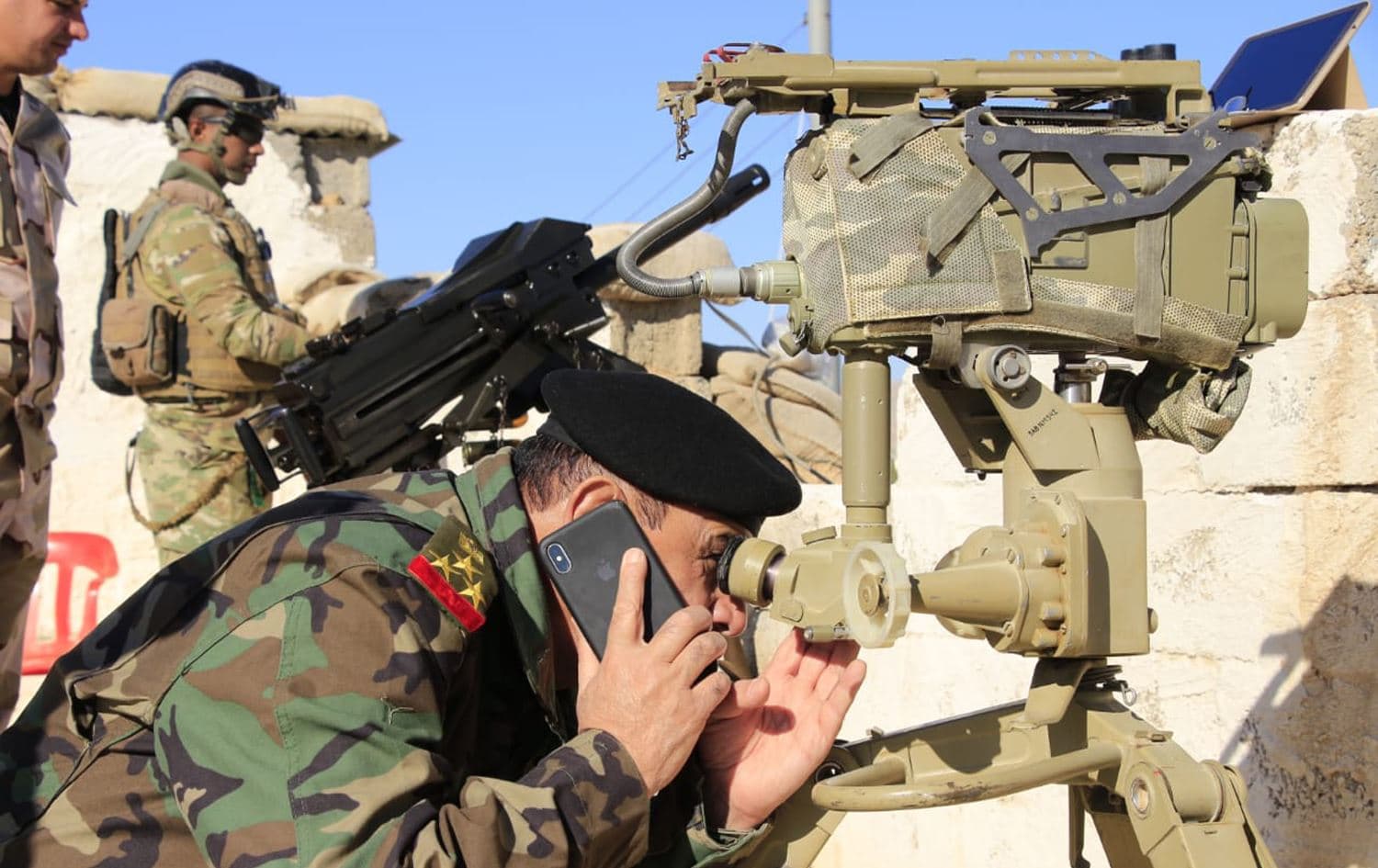 Iraqi soldiers monitor ISIS movements near Mount Qarachogh on December 22, 2019. Photo: Iraqi Defence Ministry
