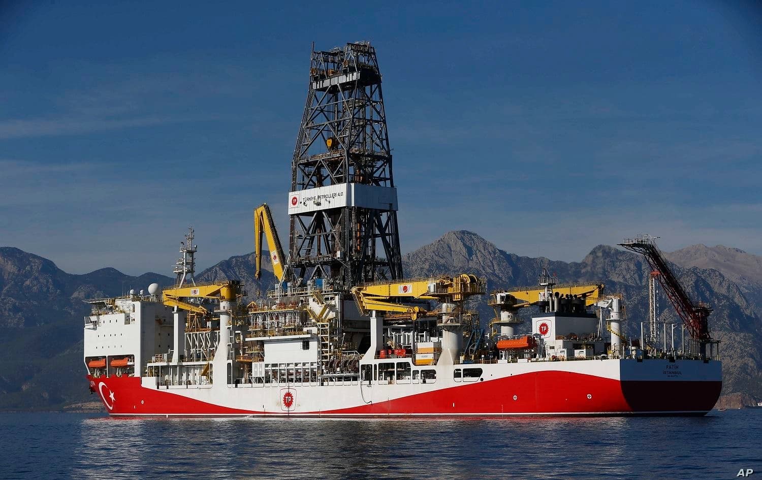 Turkey's oil and gas drillship "Conquerer' seen of the coast of Antalya, Turkey on October 30, 2018. Photo: AP