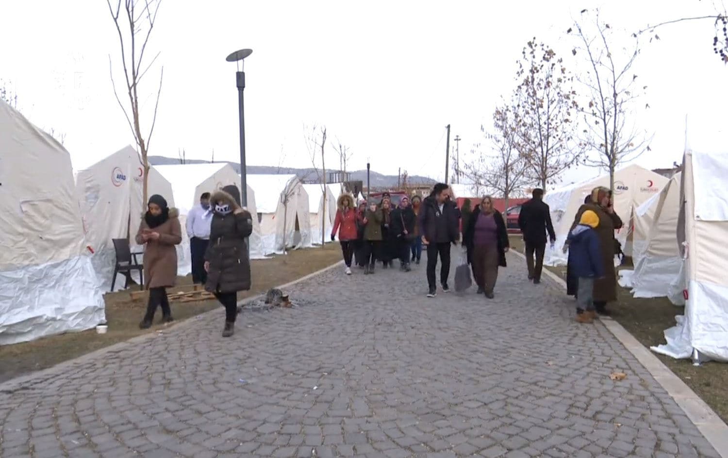 ELAZIĞ - Depremde evsiz kalanları beyaz çadırlarda kara günler bekliyor