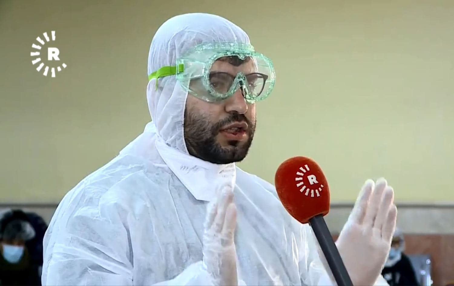 A member of the medical team at Haji Omaran Crossing speaks to Rudaw on Saturday, February 22, 2020. Photo via Rudaw