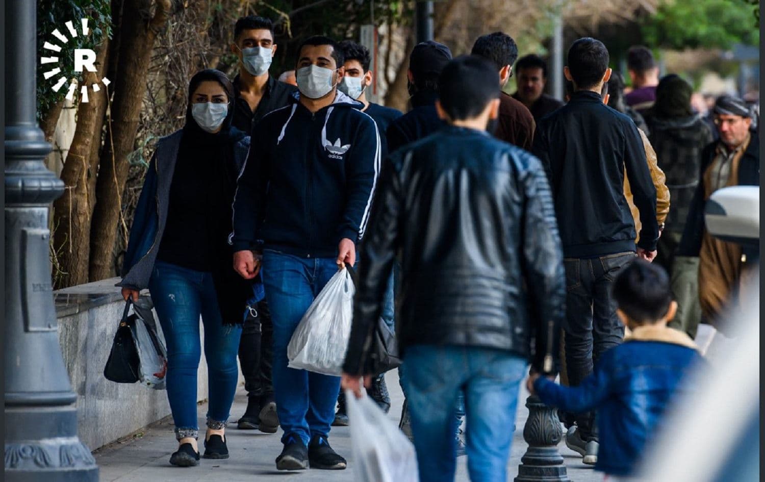 Shoppers wear masks in downtown Erbil on February 27, 2020. Photo: Bilind T Abdullah / Rudaw