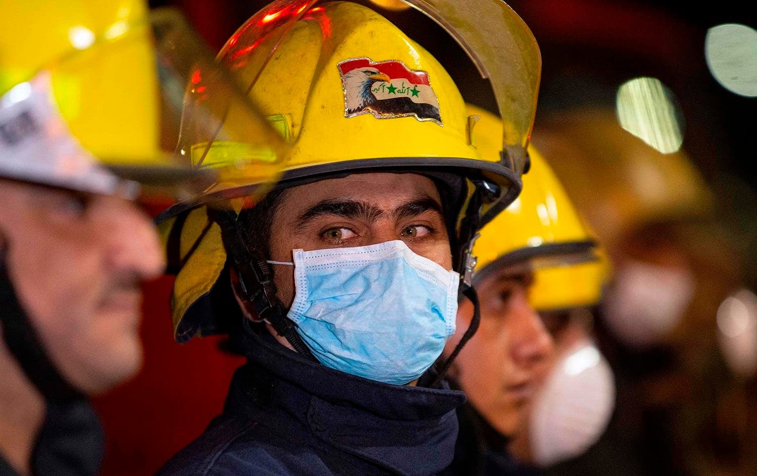 Iraqi security forces pay tribute to health personnel for their efforts during the COVID-19 pandemic in the southern city of Basra, April 07, 2020. Photo: Hussein Faleh / AFP
