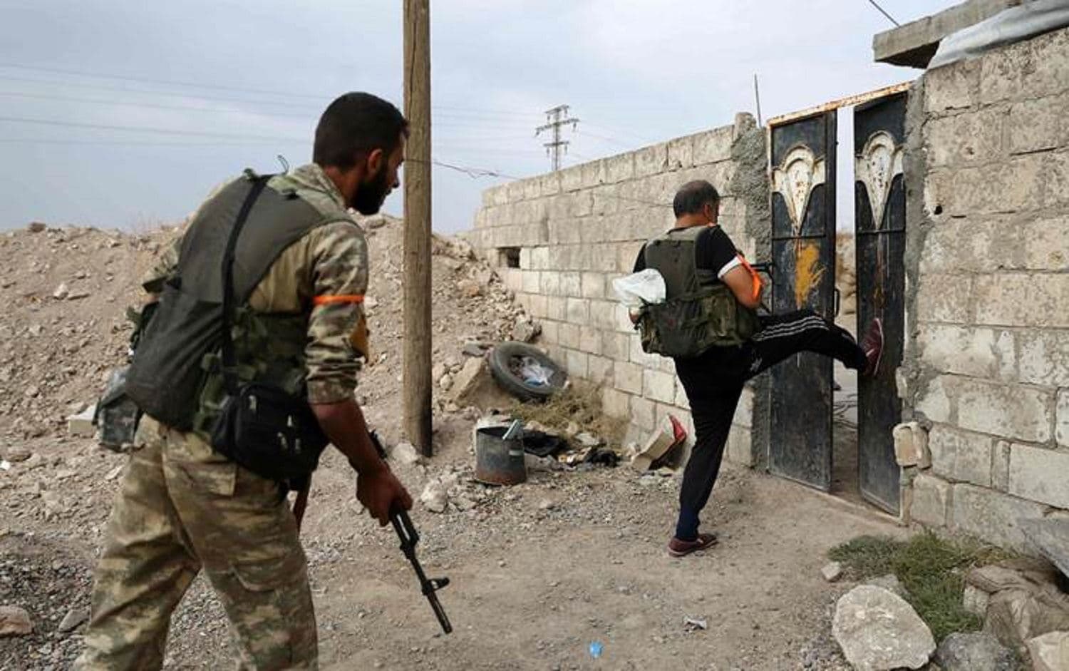 File photo of Turkey-backed Syrian fighters break open the front door of a house at a position they are holding in Sari Kani (Ras al-Ain) on October 19, 2019. Photo: Nazeer al-Khatib/AFP