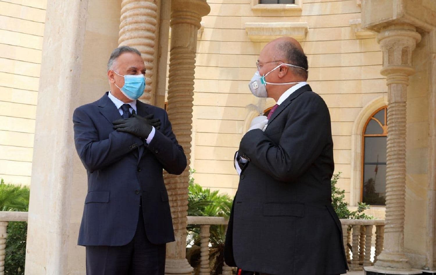 Iraqi President Barham Salih (R) receives Prime Minister Mustafa al-Kadhimi at the presidential palace in Baghdad, May 28, 2020. Photo: Iraqi presidency 