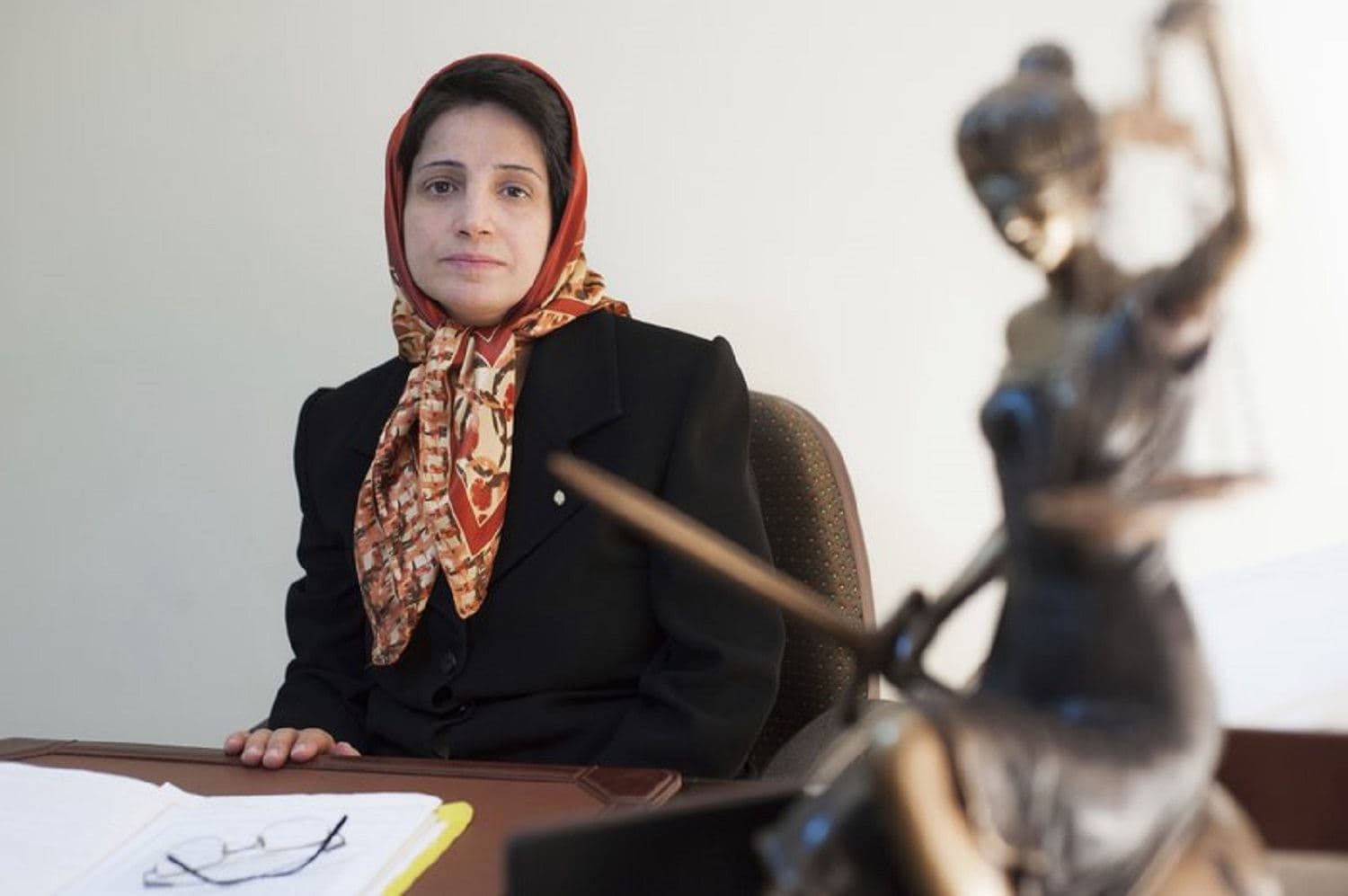 In this Nov. 1, 2008 file photo, Iranian human rights lawyer Nasrin Sotoudeh, poses for a photograph in her office in Tehran, Iran. Photo: Arash Ashourinia / AP