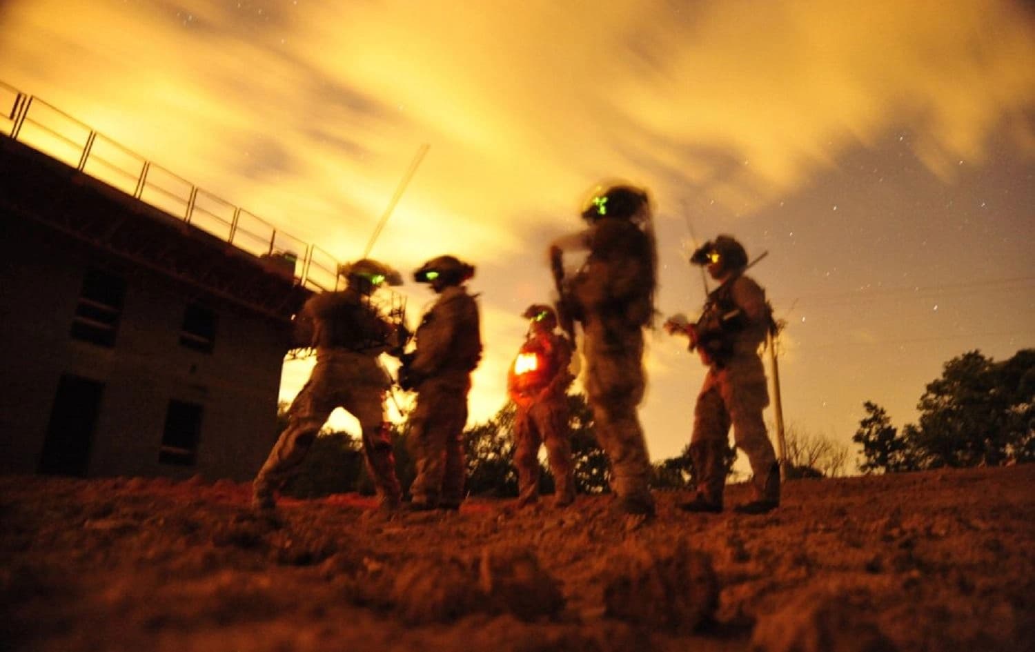 In this 2012 photo made available by the US Navy, a squad of Navy SEALs participate in special operations urban combat training at an undisclosed location. Photo: Petty Officer 2nd Class Meranda Keller/US Navy via AP
