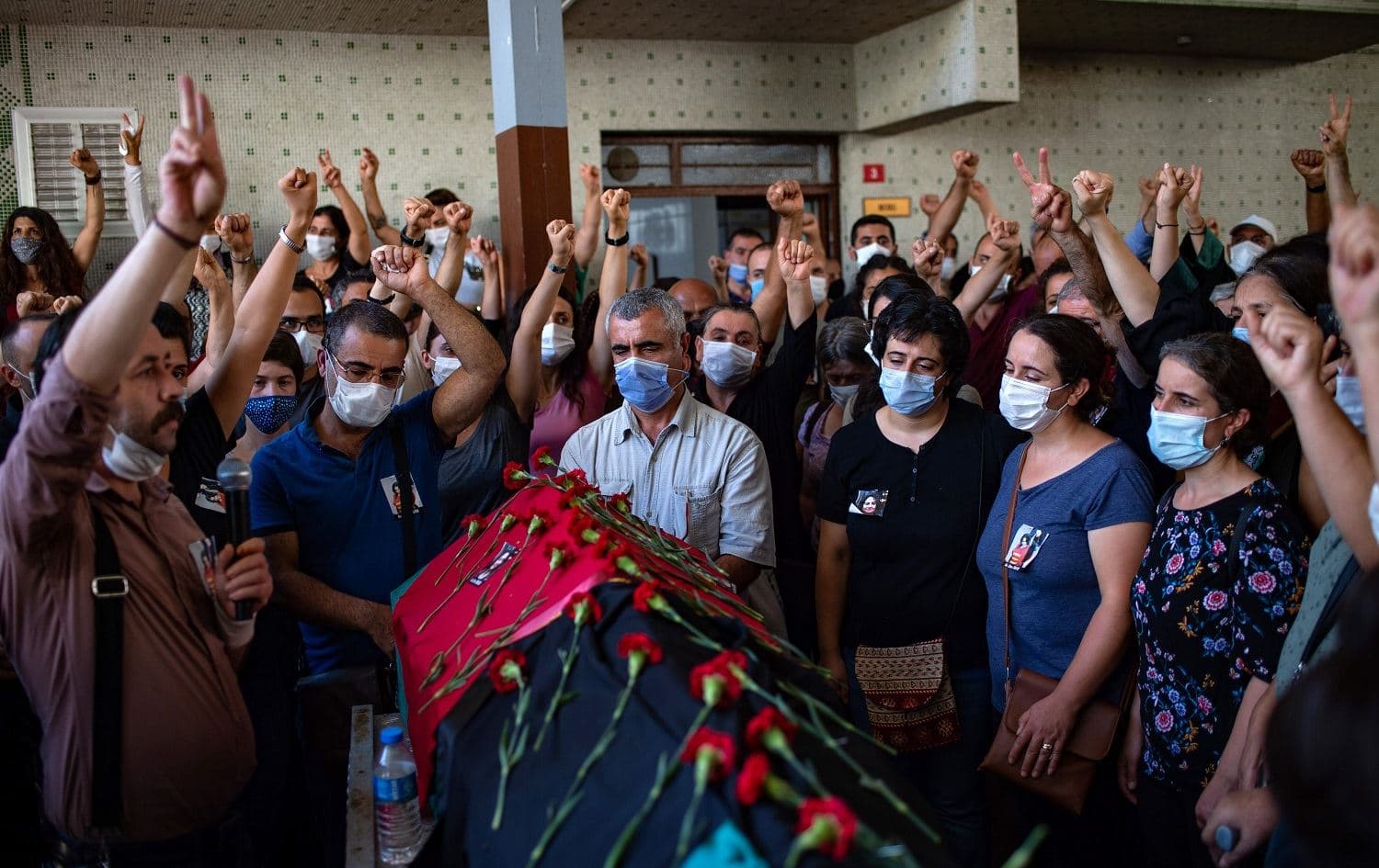 Relatives and mourners gather around the coffin of Turkish lawyer Ebru Timtik during her funeral in the Gazi District of Istanbul on August 28, 2020. Photo: Yasin Akgul/AFP