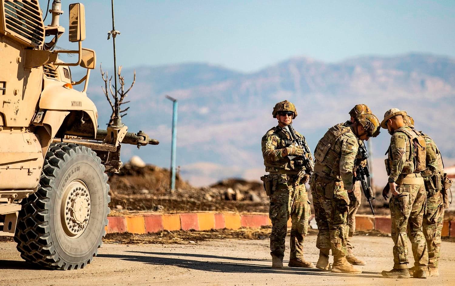 US soldiers gather in front of a military vehicle near the city of al-Malikiyah in the northeastern Syrian Hasaka governorate on August 27, 2020. Photo: Delil Souleiman/AFP