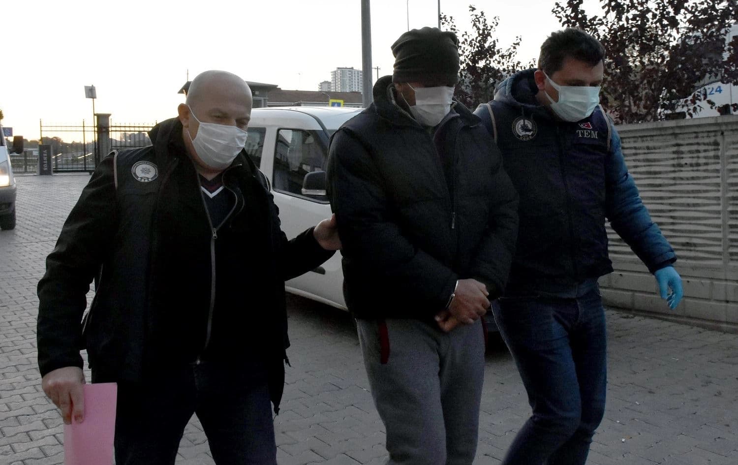 Turkish police arrest an Iraqi suspected of Islamic State membership in Samsun, northern Turkey on November 13, 2020. Photo: AA