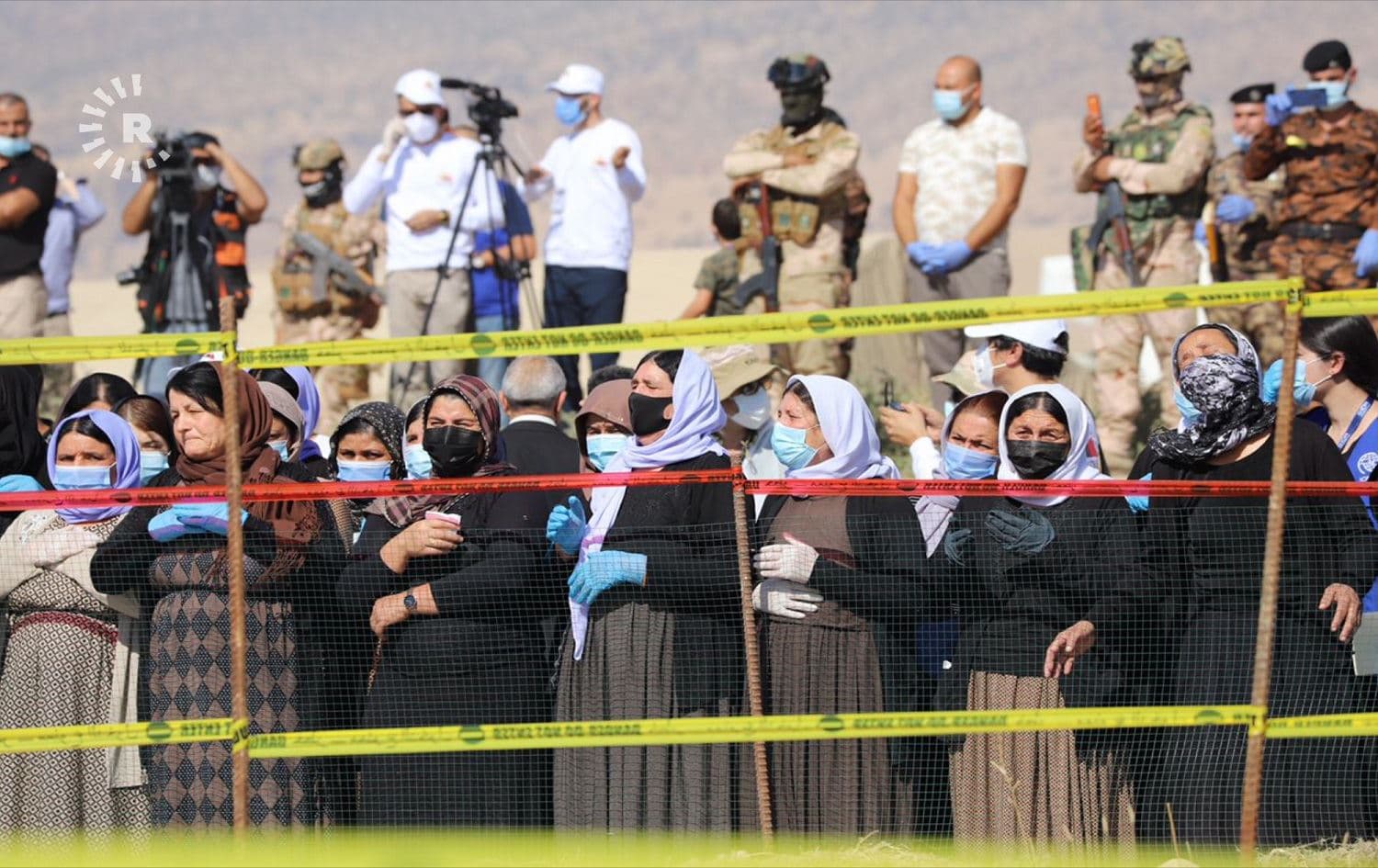 Yazidis at a mass grave exhumation ceremony in Solagh, Shingal on October 24, 2020. Photo: Fazel Hawramy/Rudaw