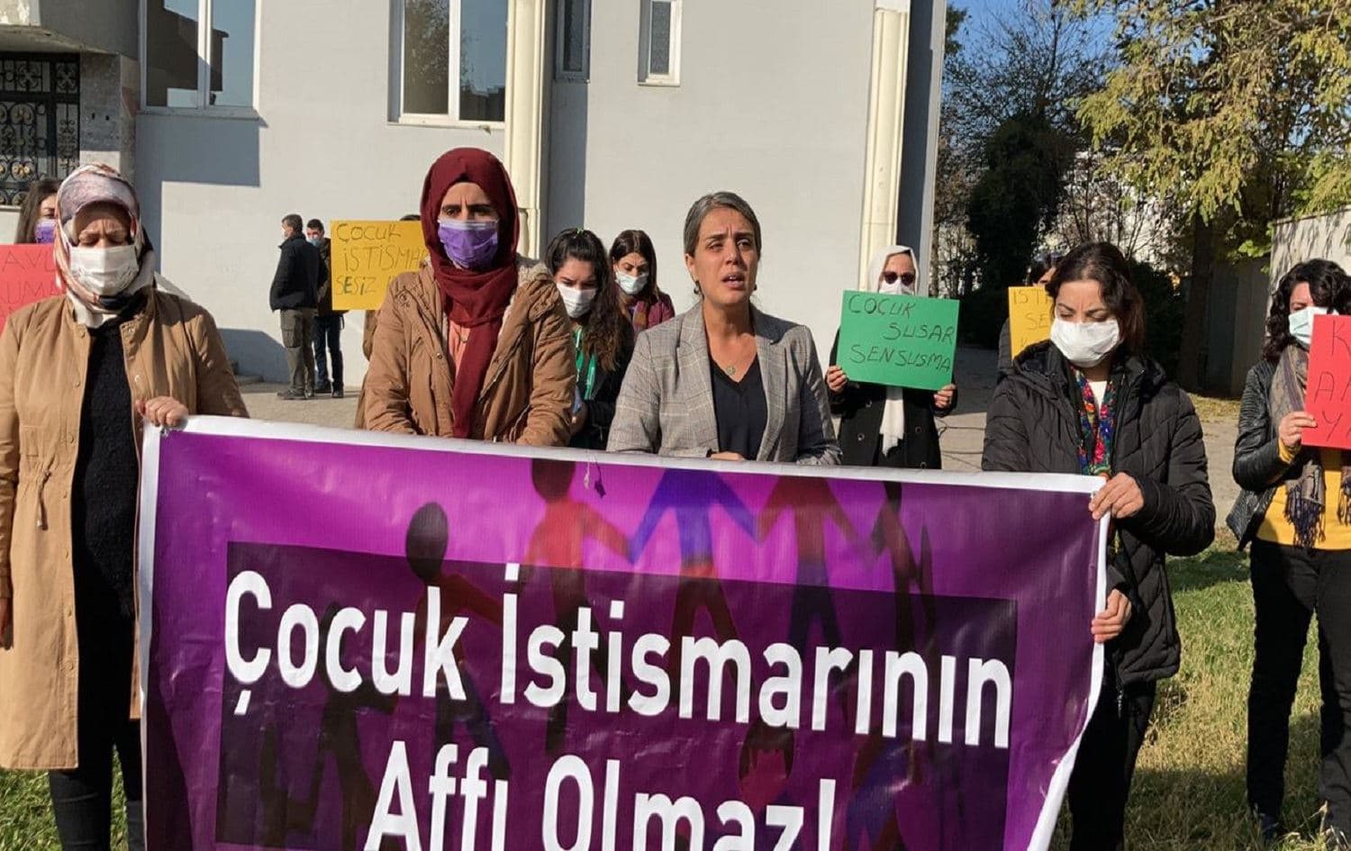 HDP Women's Council hold gathering in Batman, holding a poster which reads: "There should be no impunity for children rape." Date: December 7, 2020. Photo: HDP 