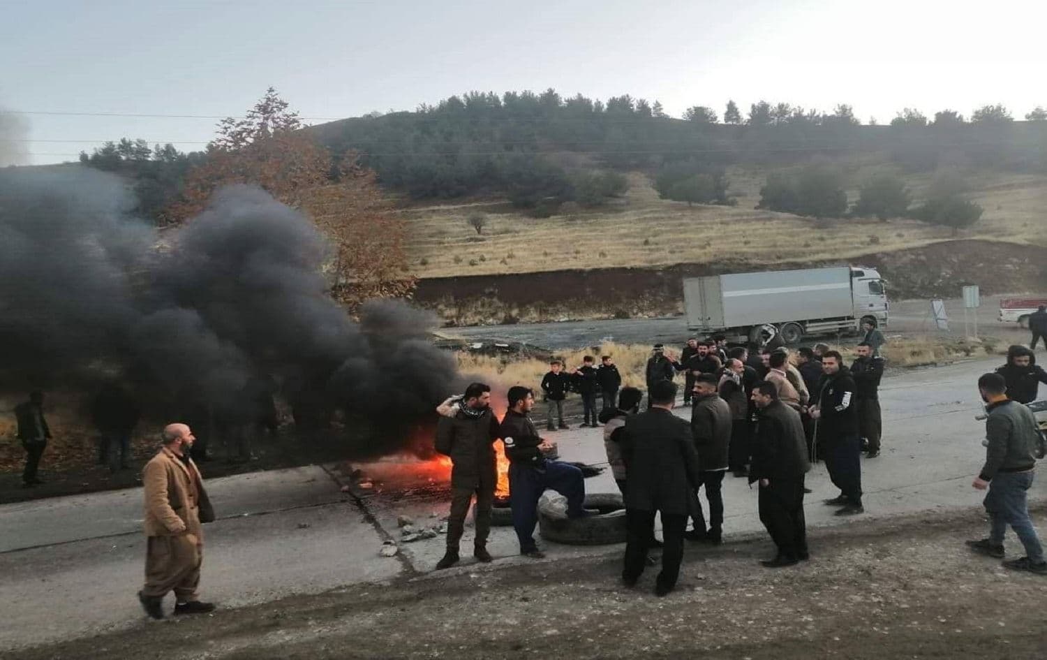 Protesters block a road in Penjwen, Sulaimani province on December 8, 2020. Photo: Penjwen Post