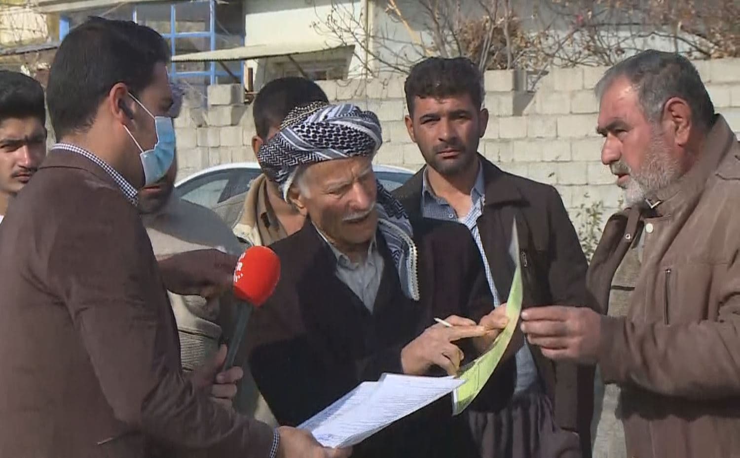 Farmers in the village of Galozi in Kirkuk province speak to Rudaw on December 29, 2020. Photo: Rudaw