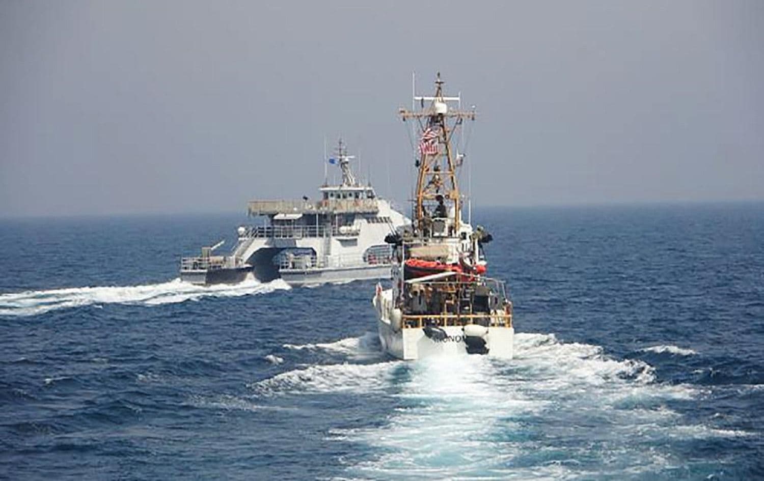 An Iranian Revolutionary Guard vessel cut in front of the US Coast Guard ship USCGC Monomoy in the Persian Gulf on April 2, 2021. Photo: US Navy