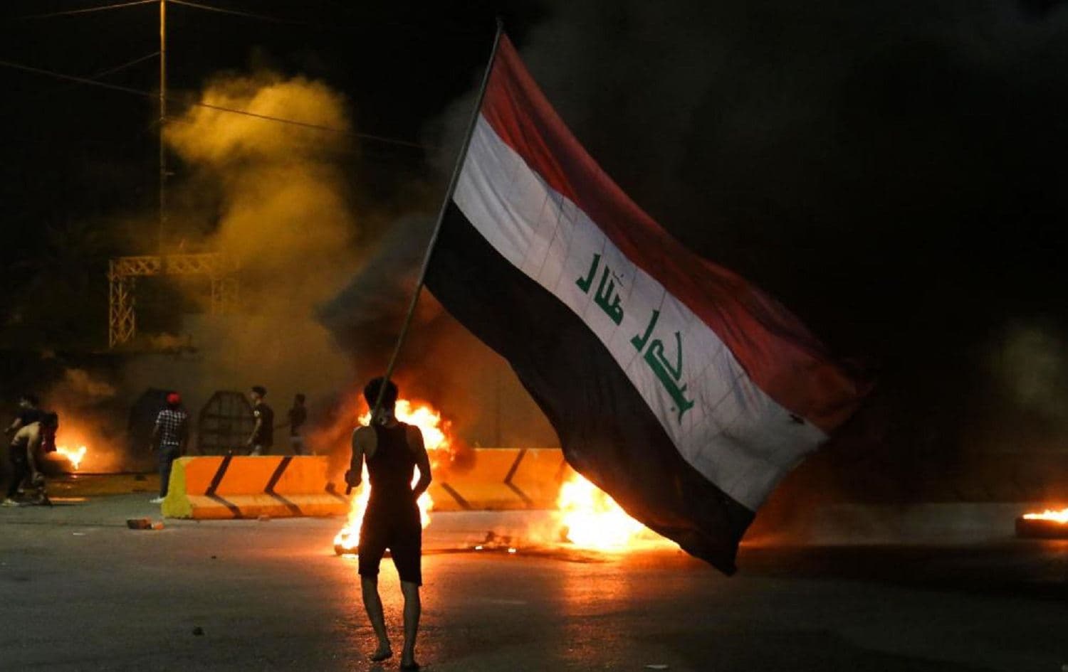 Iraqi protesters burn tyres in front of the Karbala governorate headquarters in the central city of Karbala, early on May 9, 2021, following the assassination of a local activist. Photo: AFP