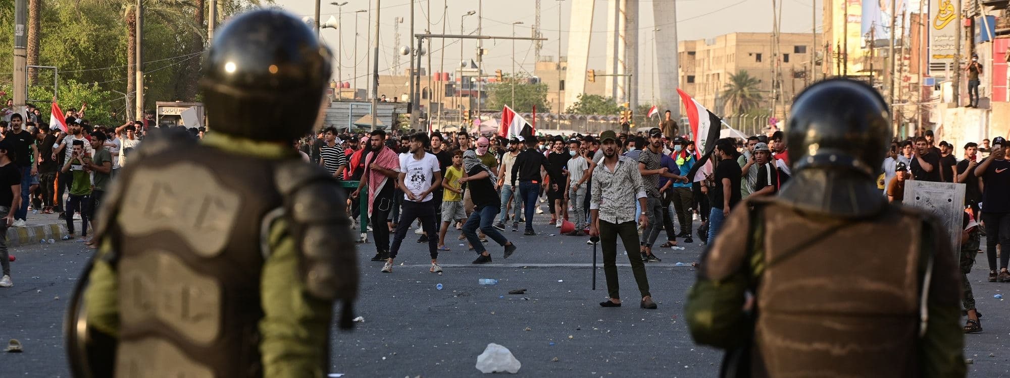 Protesters and security forces face down in Baghdad's Tahrir Square on May 25, 2021. Photo: Bilind T. Abdullah/Rudaw