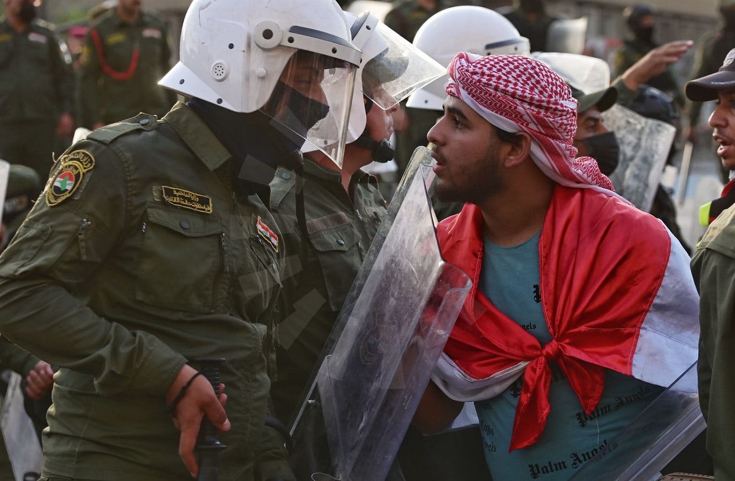 An Iraqi protester and a member of the security forces in Baghdad on May 25, 2021. Photo: Bilind T.Abdullah/Rudaw