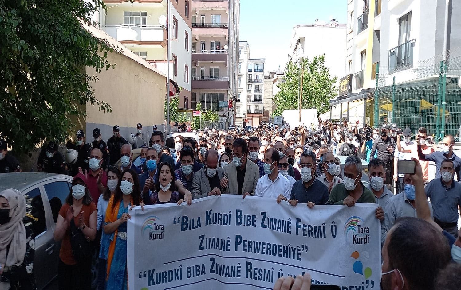 Kurds gather in Van city, calling on Turkey to recognize Kurdish as an official language of the country on June 4, 2021.Photo: HDP