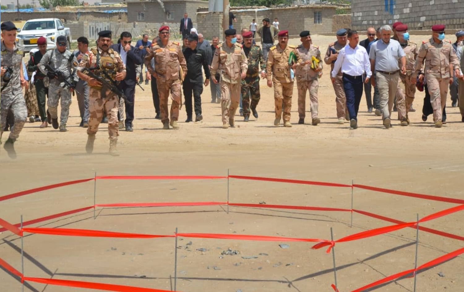 سەردانی شاندی حکومەتی عێراق بۆ کەمپی پەنابەرانی باکووری کوردستان لە مەخموور. وێنەکان: تایبەت بە رووداو