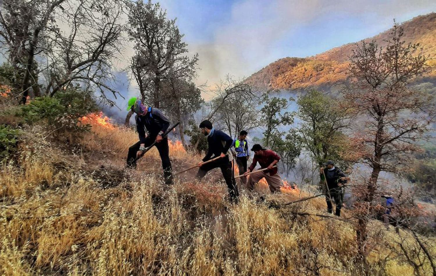 Volunteers battle blazes in the mountainous areas of Wasna and Darawaran in Mariwan. July 2021. photo submitted by Bakhtiyar Balinda, a member of the Chya Sabz organization