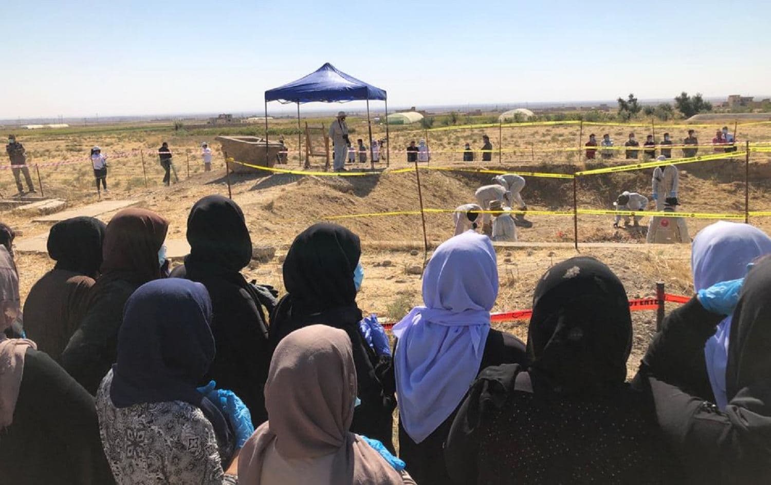 Women watch as Iraqi teams exhume a mass grave of Yazidi victims of ISIS in Kocho, on October 24, 2020. File photo: Fazel Hawramy/Rudaw