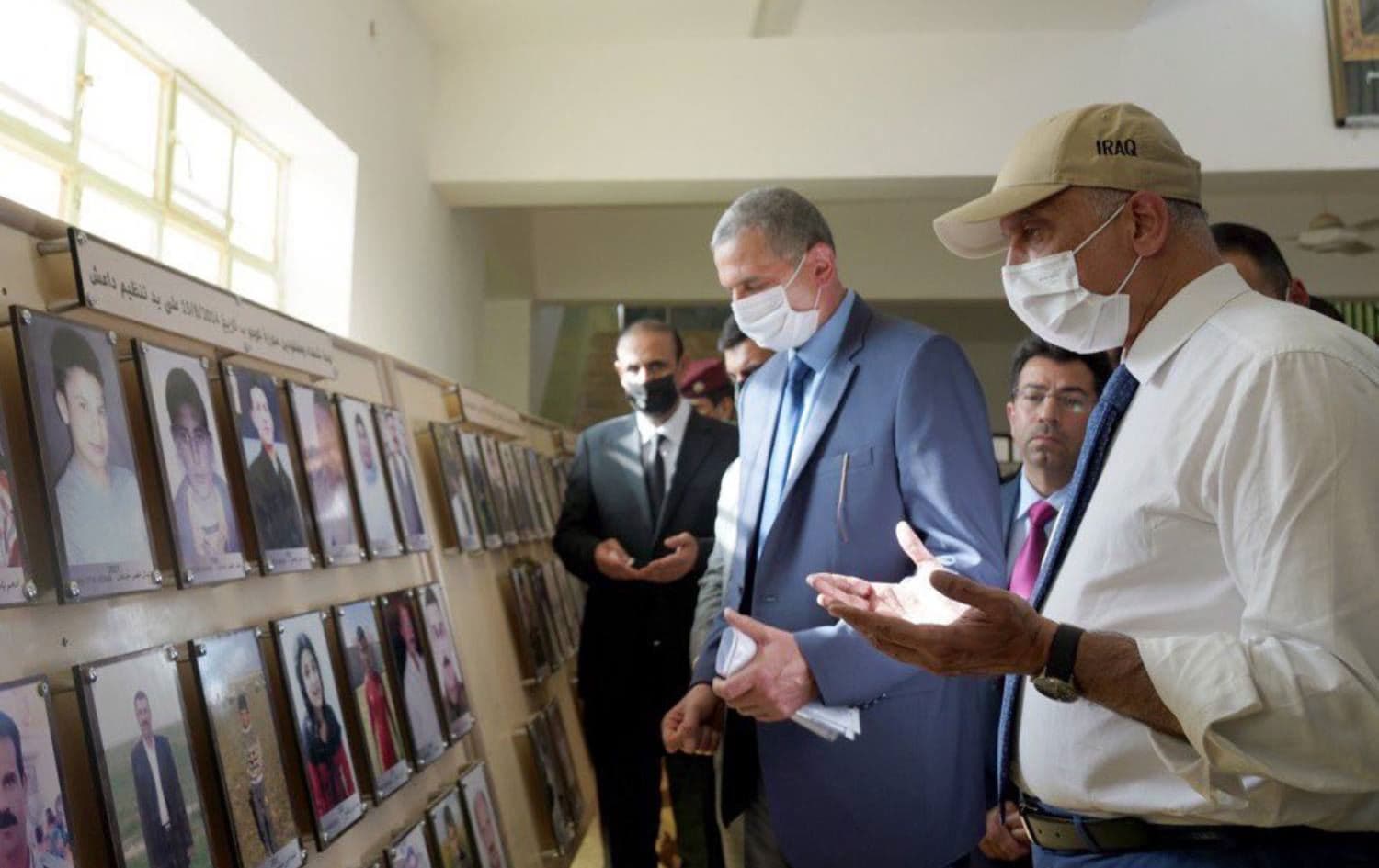 Iraqi Prime Minister Mustafa al-Kadhimi prays for the victims of the 2014 massacre in Shingal. Date: August 16, 2021. Photo: Kadhimi's office
