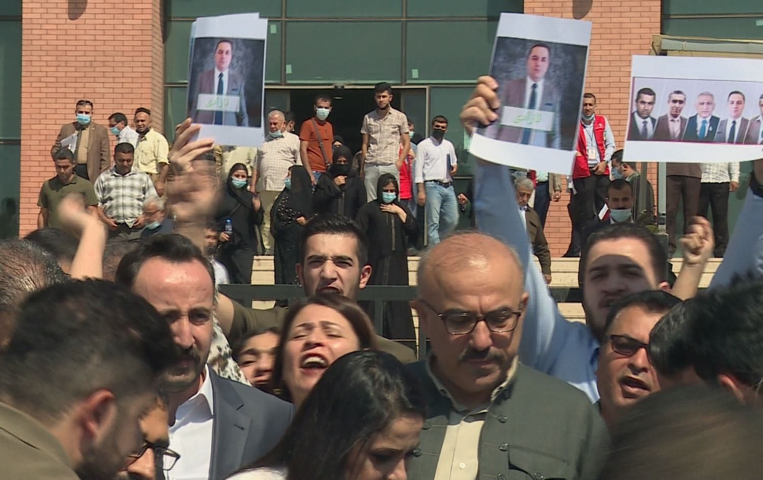 Families, activists, and MPs gather outside an Erbil courthouse where the trial of five Duhok detainees was postponed on September 8, 2021. Photo: Rudaw