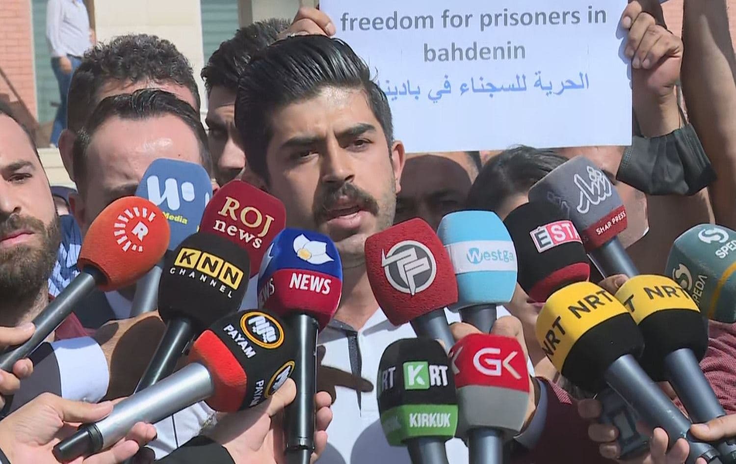 Amed Suleiman, whose father Suleiman Kamal is one of the Duhok detainees, speaks to the media in front of an Erbil court on October 4, 2021. Photo: Rudaw/screengrab 