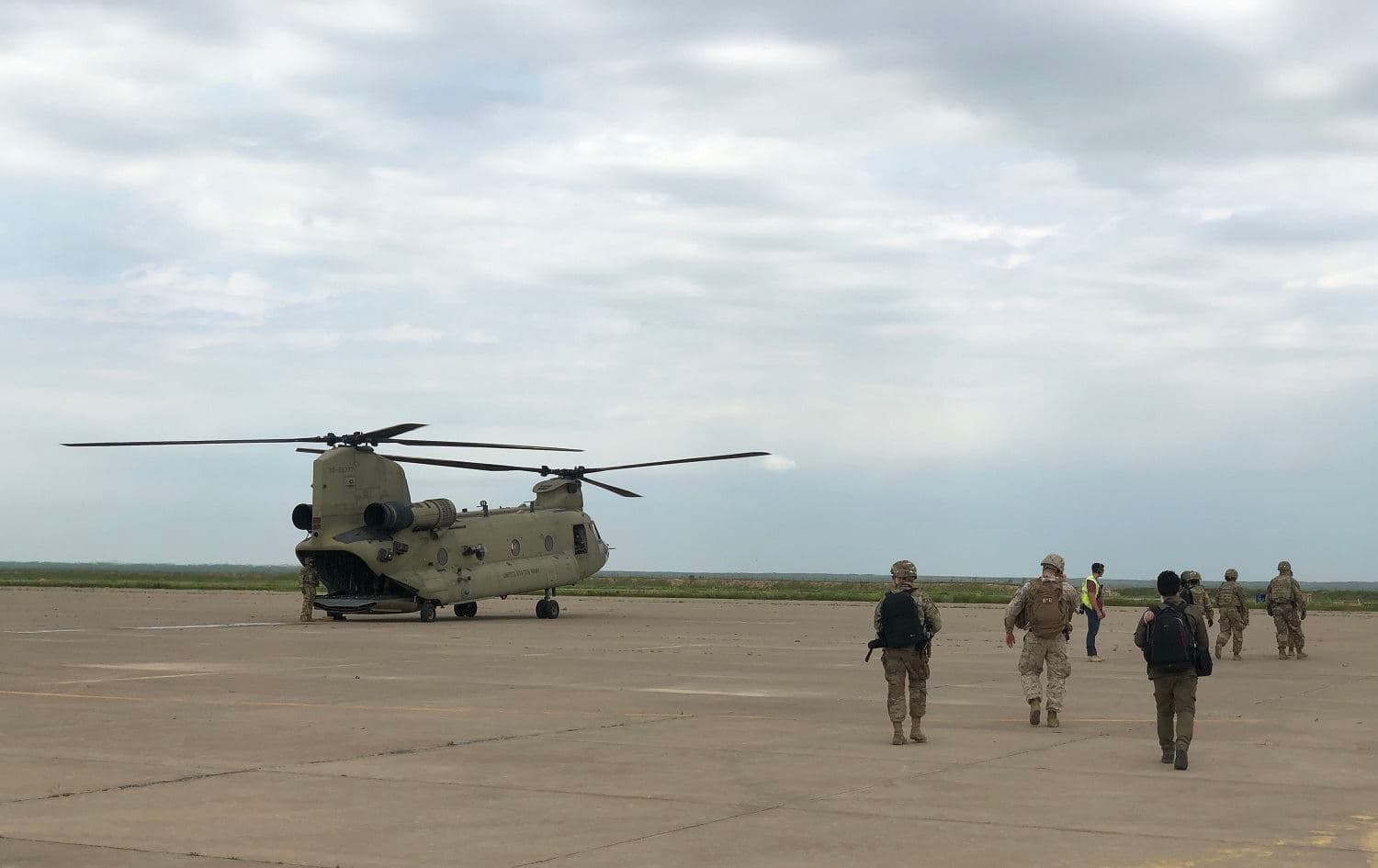 A Chinook is seen in the background as US troops prepare to withdraw from Qayyarah Airfield West on March 26, 2020. Photo: Fazel Hawramy/Rudaw
