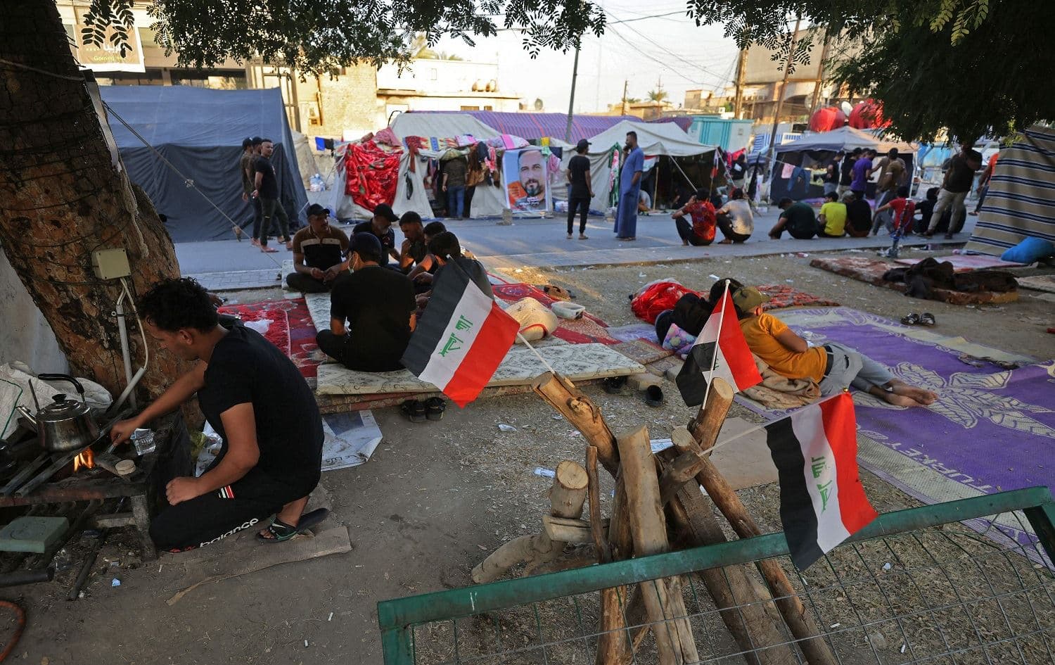Supporters of the Hashd al-Shaabi (PMF) alliance gather outside Baghdad's Green Zone area, on October 26, 2021. Photo: Ahmad al-Rubaye/AFP