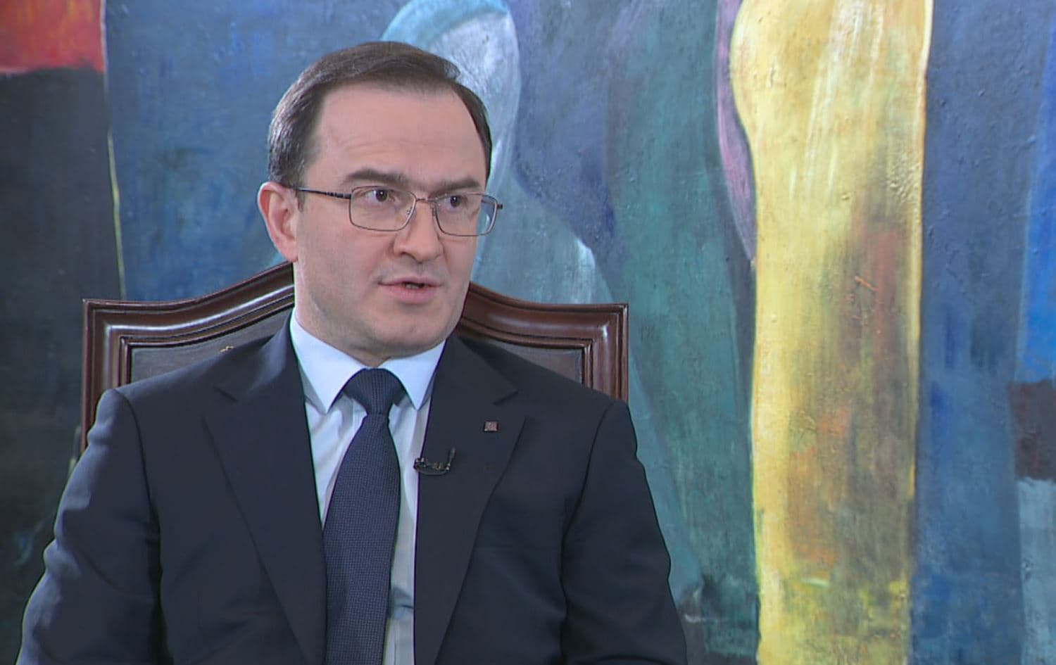 Elbrus Kutrashev speaks to Bestoon Khalid on October 26, 2021 in Erbil. Photo: Rudaw