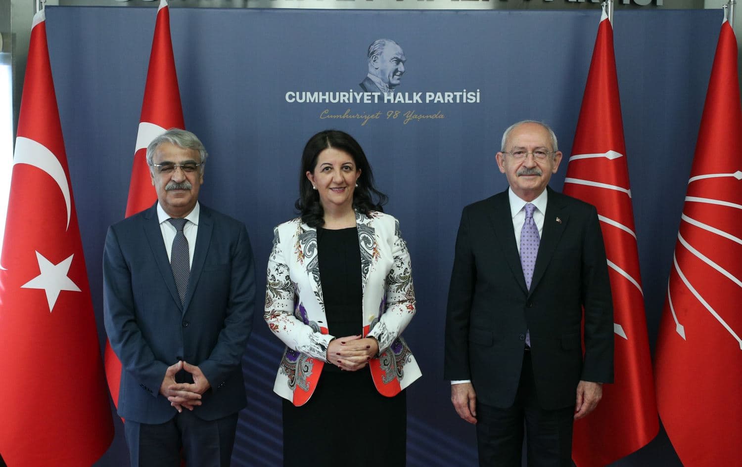From left: HDP co-chairs Mithat Sancar and Pervin Buldan, and CHP leader Kemal Kilicdaroglu. Date: December 28, 2021. Photo: HDP/handout 
